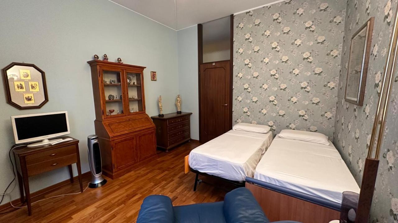 Dehomes - Two Bedrooms, Terrace, Wi-Fi, Tram To Centre & Rho Fiera Milano Exteriör bild