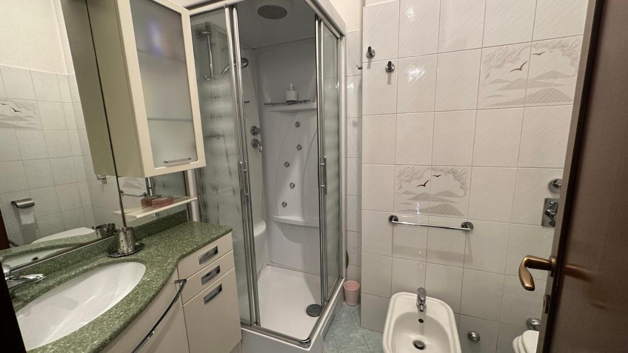 Dehomes - Two Bedrooms, Terrace, Wi-Fi, Tram To Centre & Rho Fiera Milano Exteriör bild