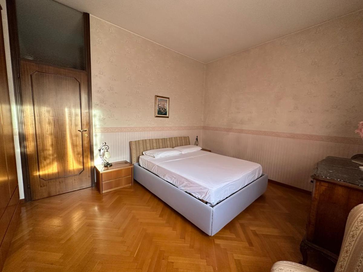 Dehomes - Two Bedrooms, Terrace, Wi-Fi, Tram To Centre & Rho Fiera Milano Exteriör bild