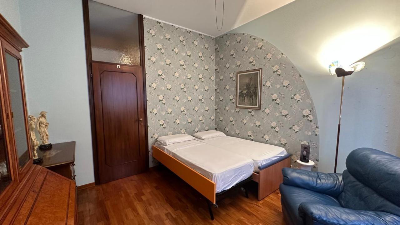 Dehomes - Two Bedrooms, Terrace, Wi-Fi, Tram To Centre & Rho Fiera Milano Exteriör bild