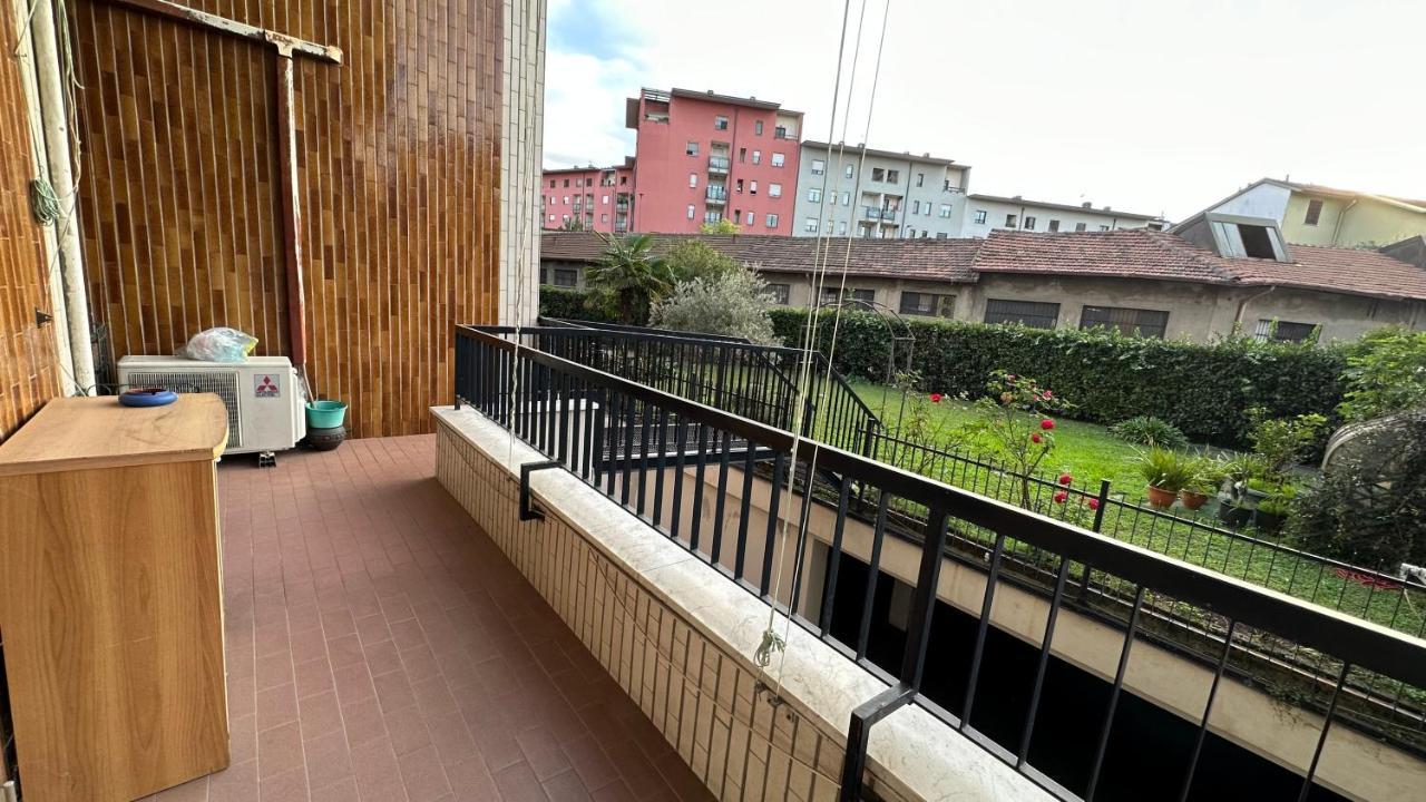 Dehomes - Two Bedrooms, Terrace, Wi-Fi, Tram To Centre & Rho Fiera Milano Exteriör bild